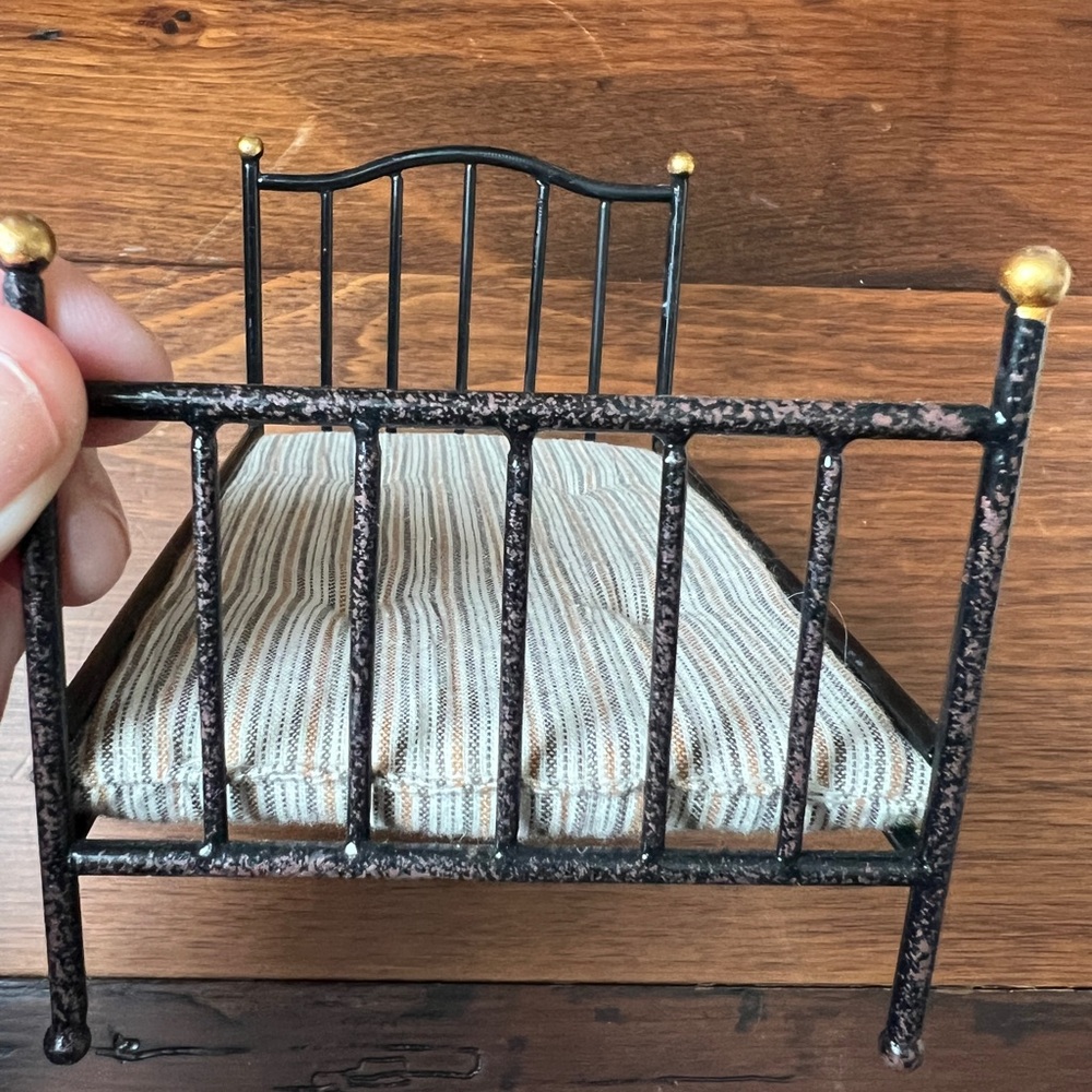 Maileg Vintage Anthracite Bed - Picture 5 of 8